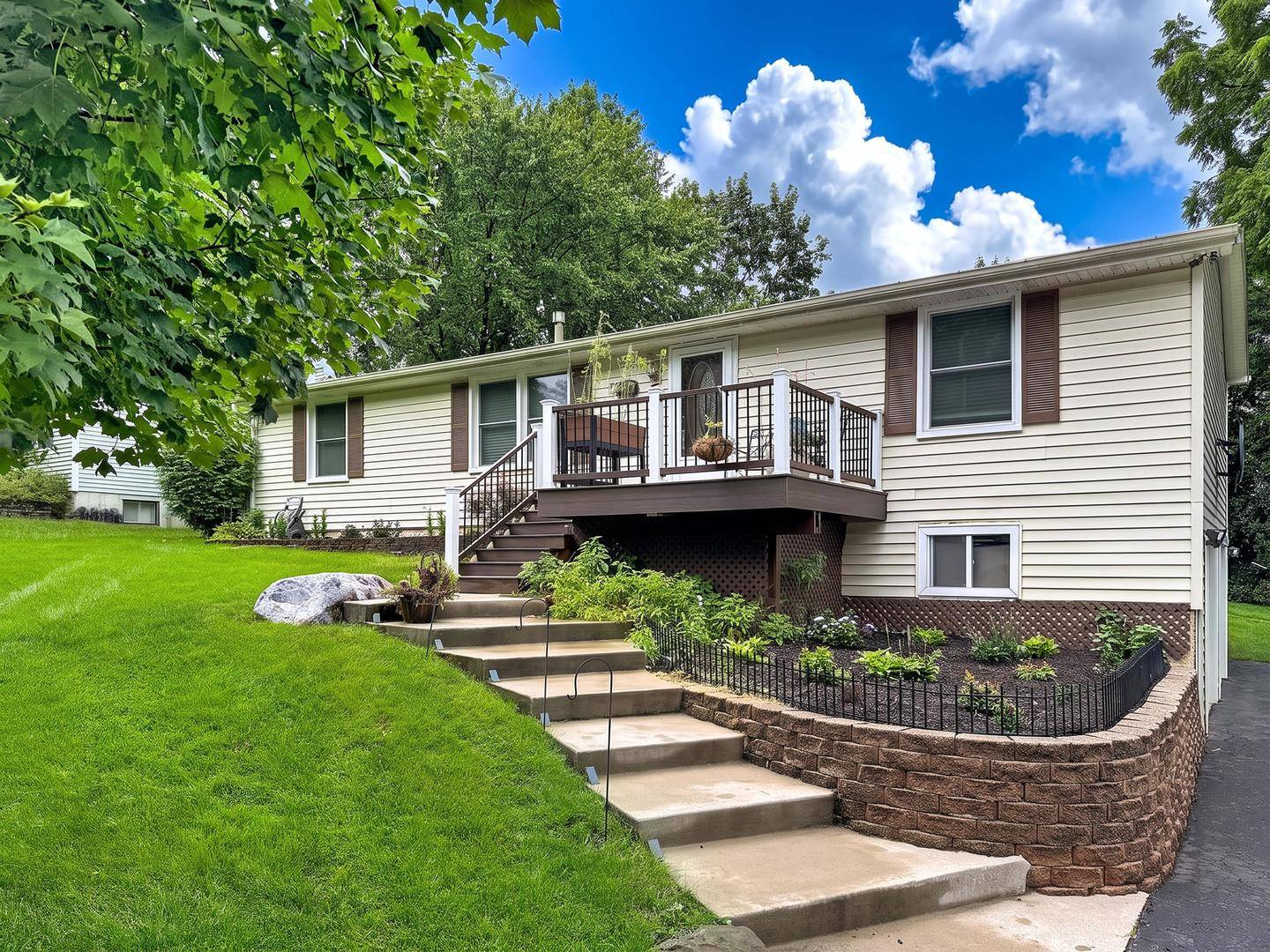 1810 Louise ST, Crystal Lake, IL 60014