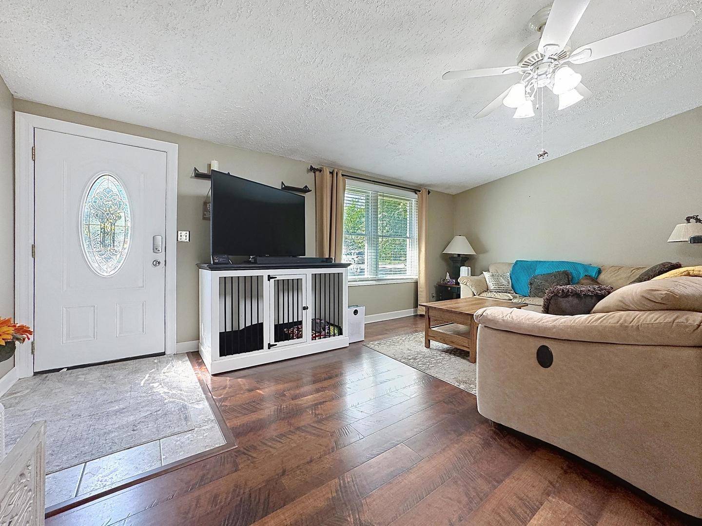 1810 Louise ST, Crystal Lake, IL 60014