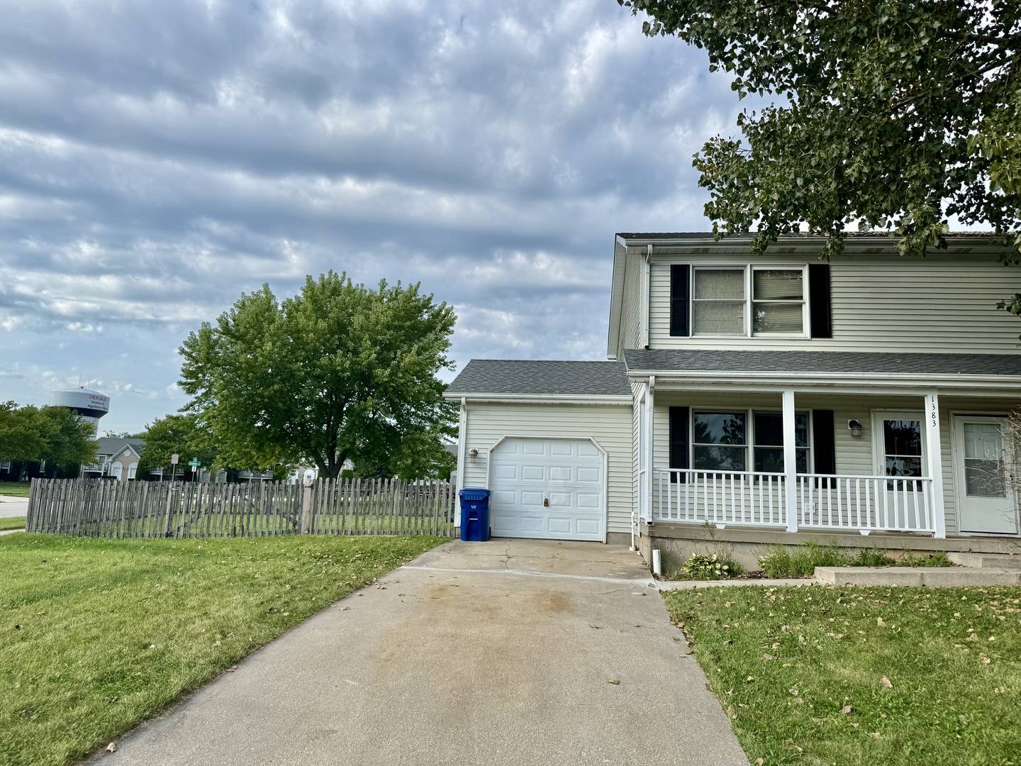 1383 Moluf ST, Dekalb, IL 60115