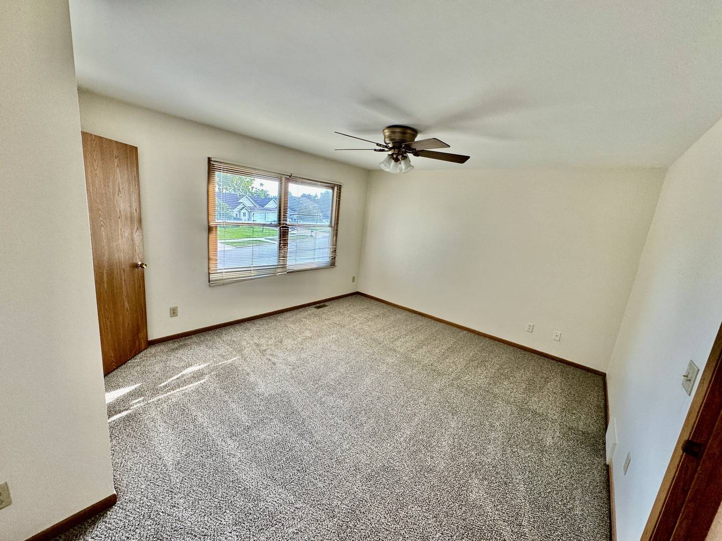 1383 Moluf ST, Dekalb, IL 60115
