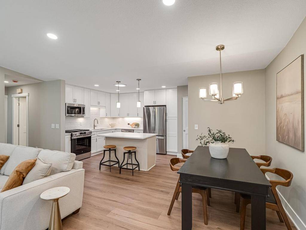984 Yuma LN N, Plymouth, MN 55447