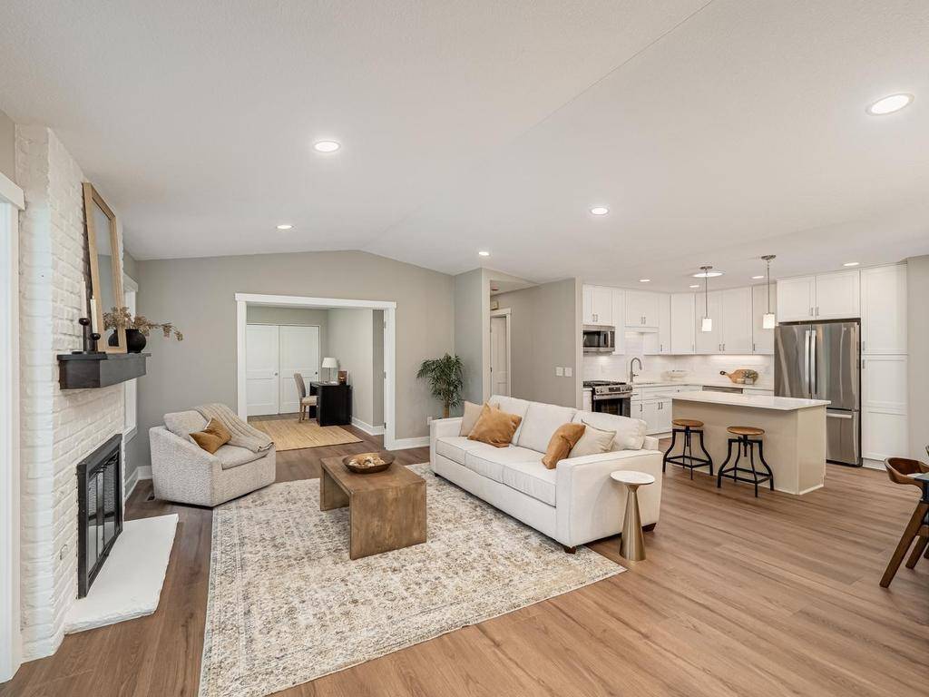 984 Yuma LN N, Plymouth, MN 55447