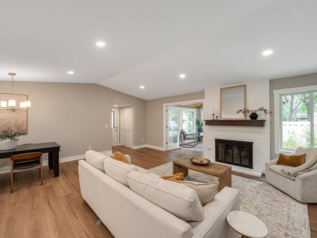 984 Yuma LN N, Plymouth, MN 55447