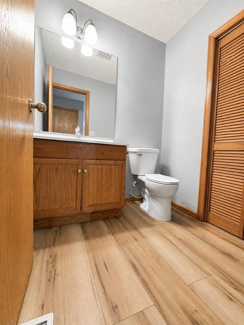4884 Helena LN N #2, Oakdale, MN 55128