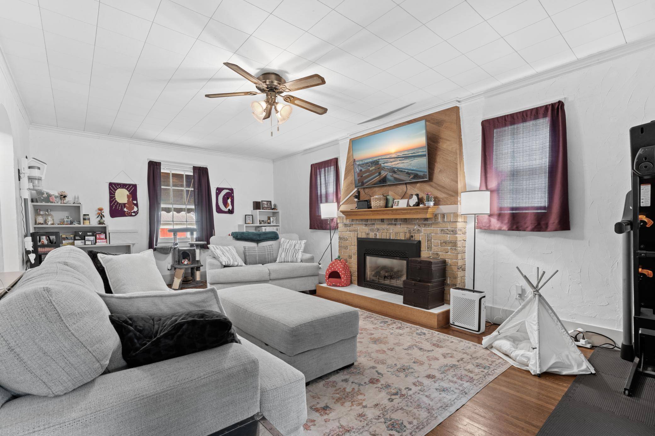 303 1st ST SW, Austin, MN 55912