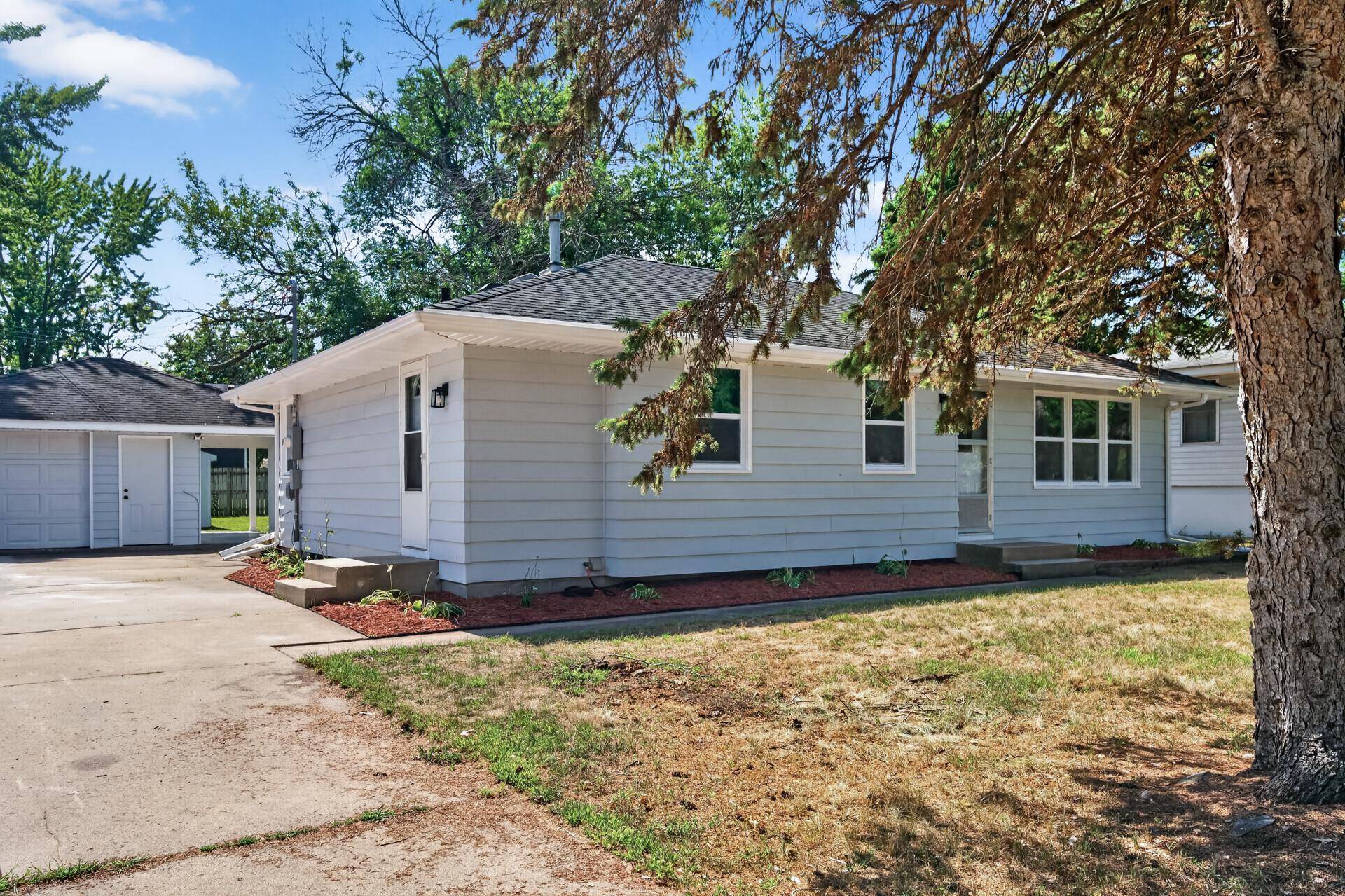 2940 115th AVE NW, Coon Rapids, MN 55433