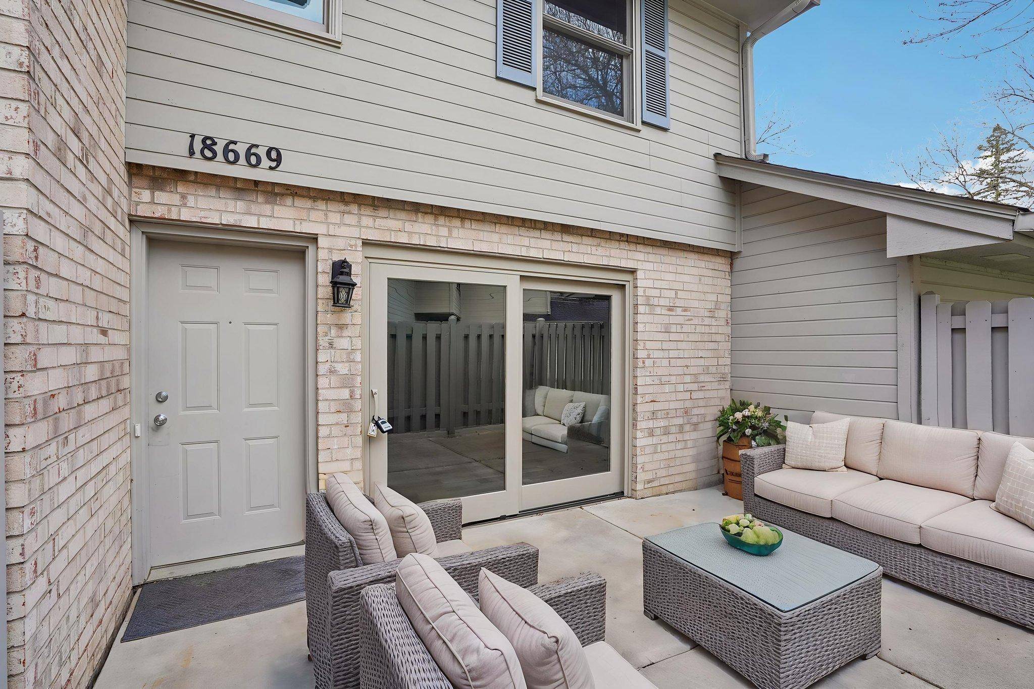 18669 Clear View CT, Minnetonka, MN 55345