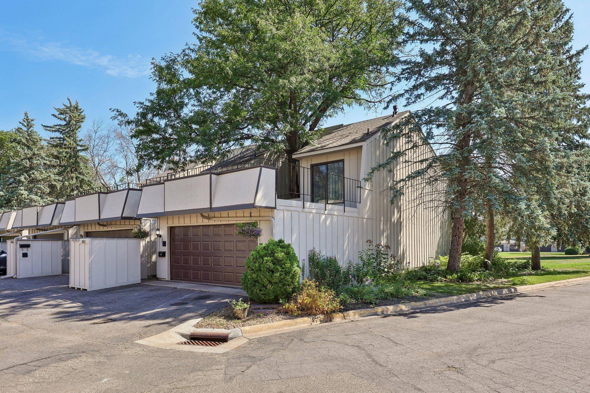 5815 Lake Curve LN, Brooklyn Center, MN 55429