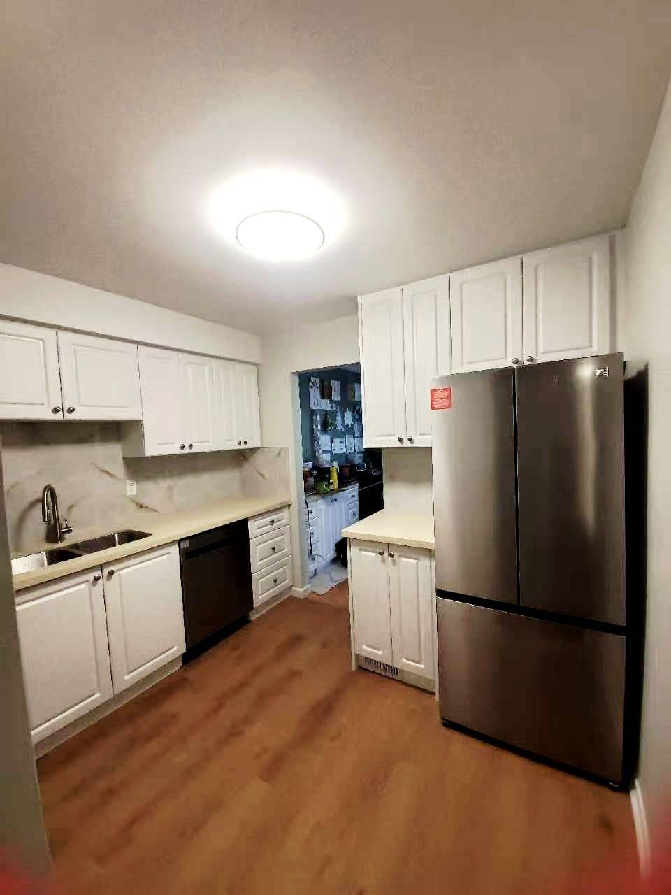 1180 Mississauga Valley BLVD #100, Mississauga, ON L5A 3M9