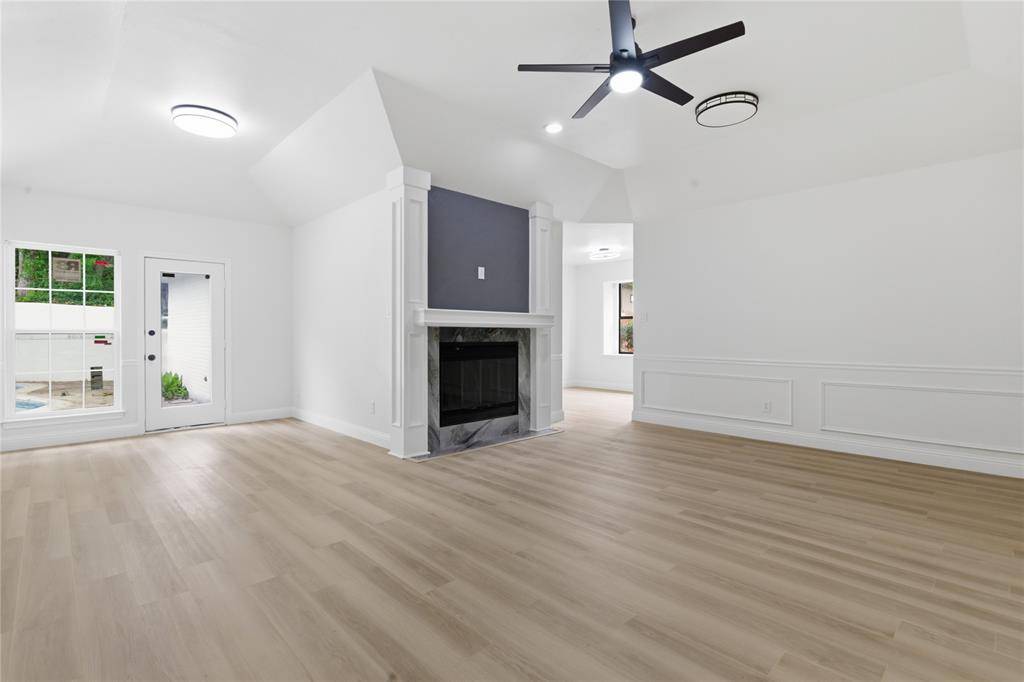 237 Bradford Drive, Hurst, TX 76053