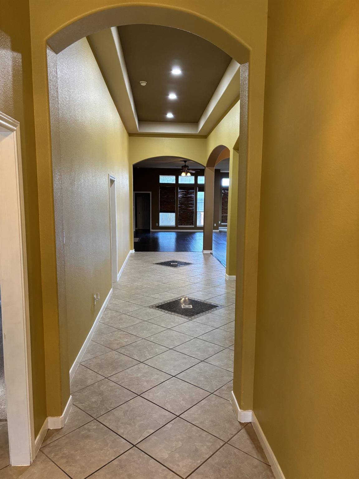 404 E Nakoma DR, Hutto, TX 78634