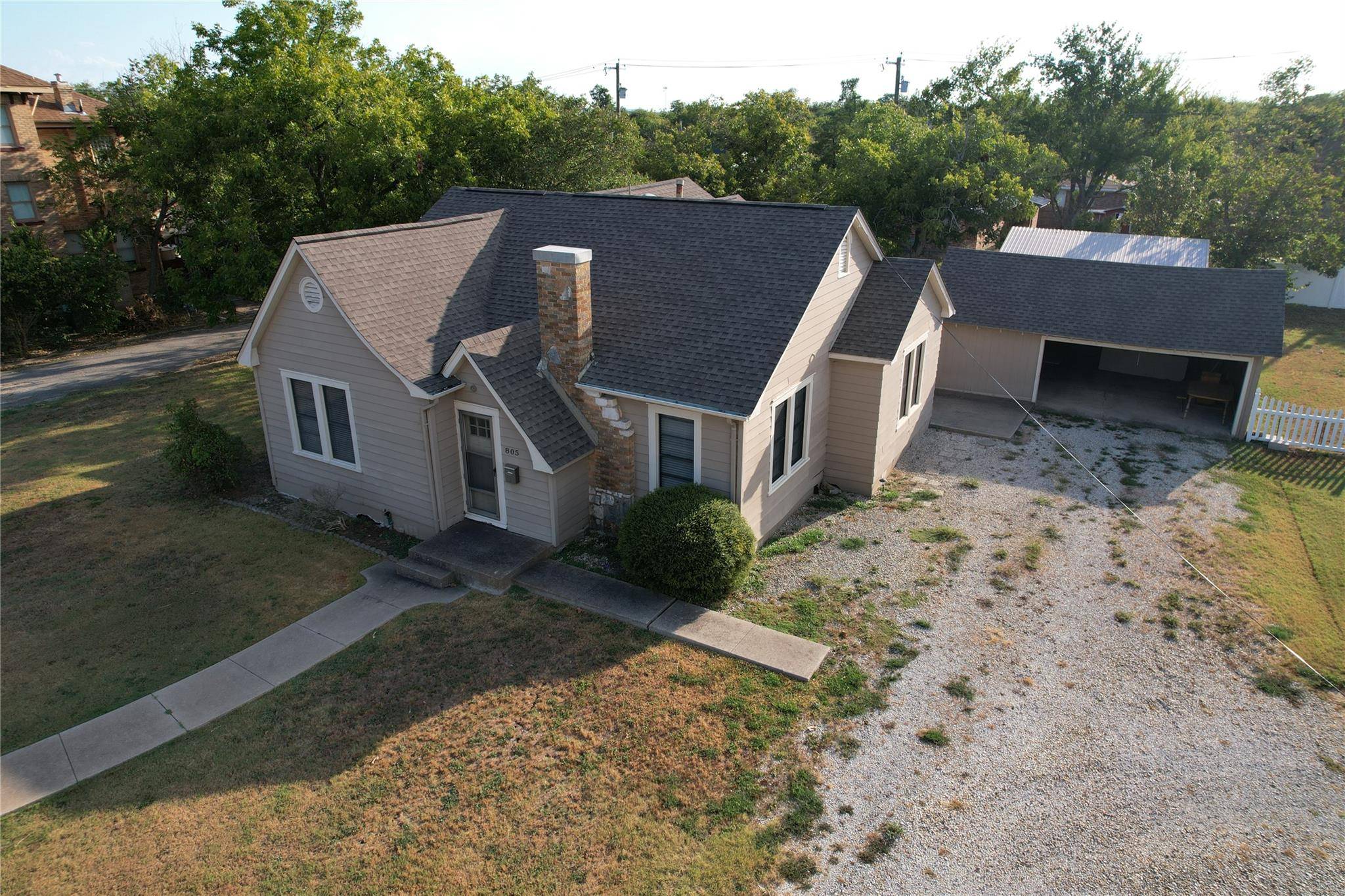 805 Howard ST, Taylor, TX 76574