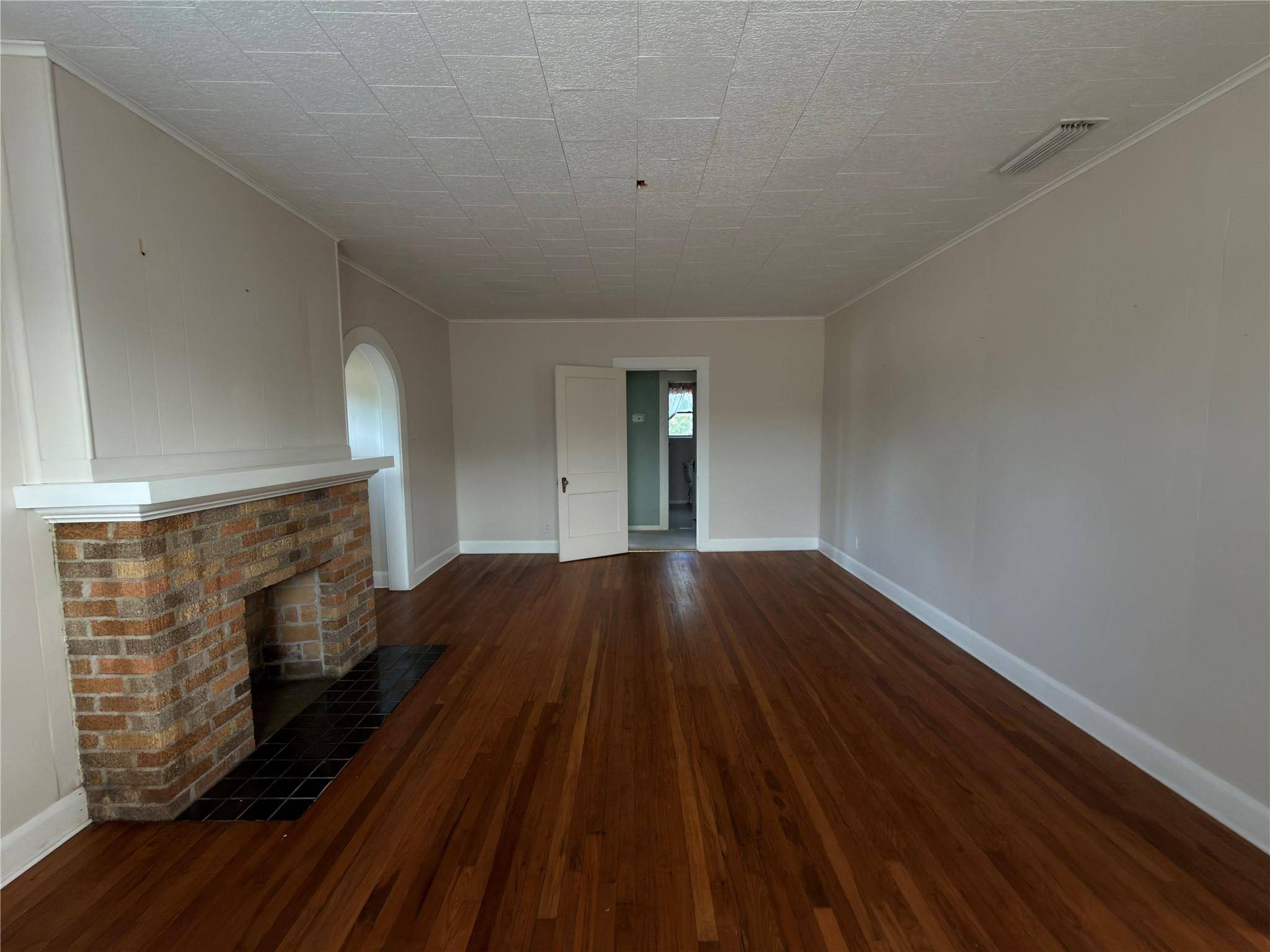 805 Howard ST, Taylor, TX 76574