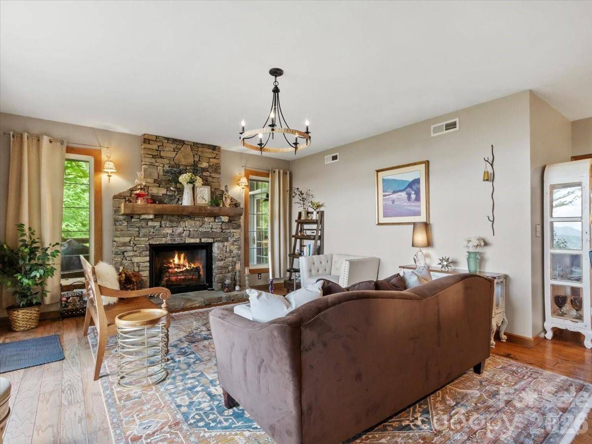 250 Creekside WAY #C202, Burnsville, NC 28714