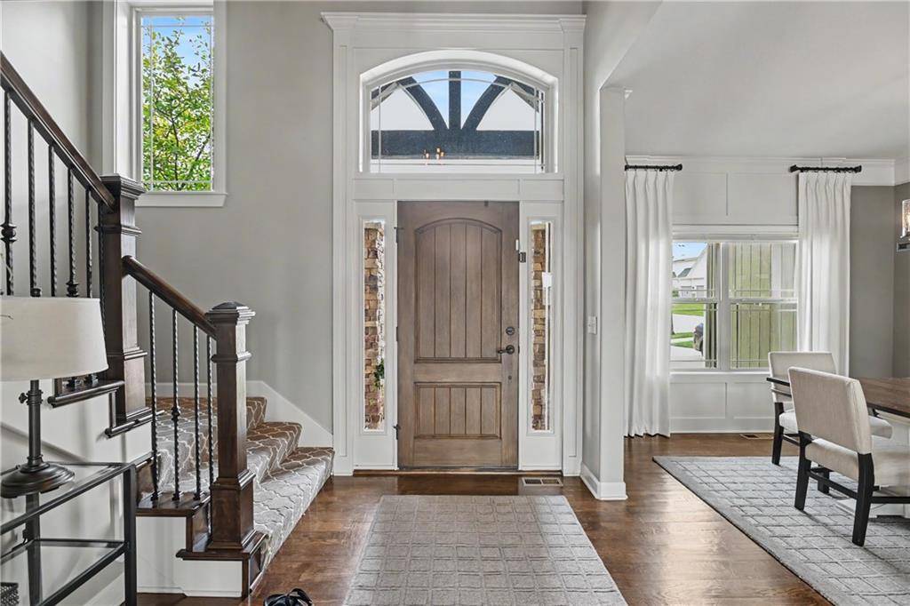 15053 Eagle LN, Parkville, MO 64152