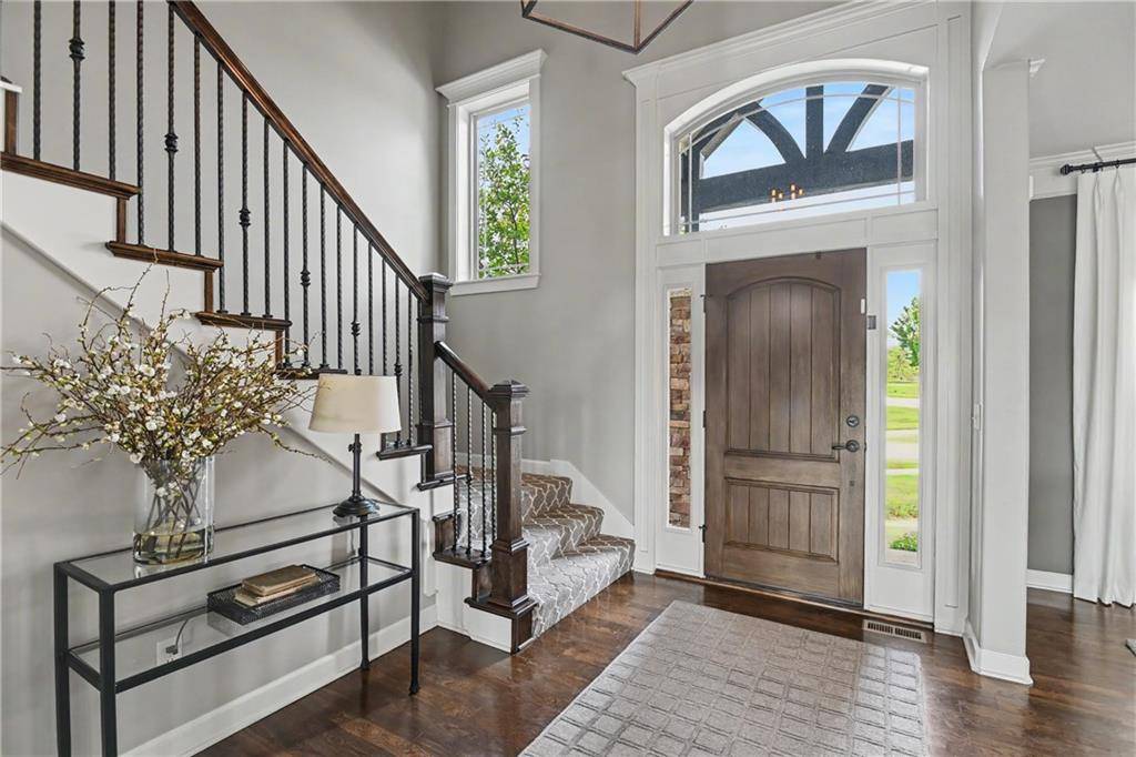 15053 Eagle LN, Parkville, MO 64152