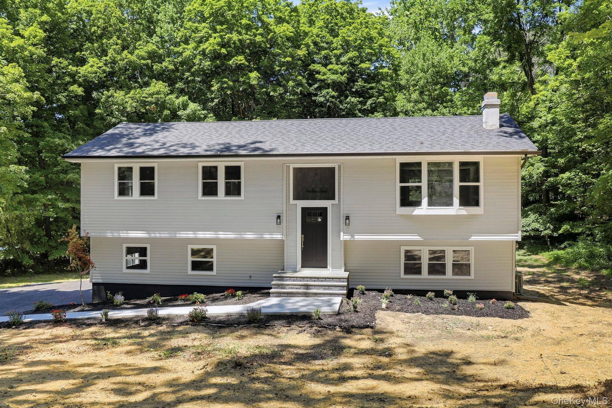 6 Vanessa LN, Staatsburg, NY 12580