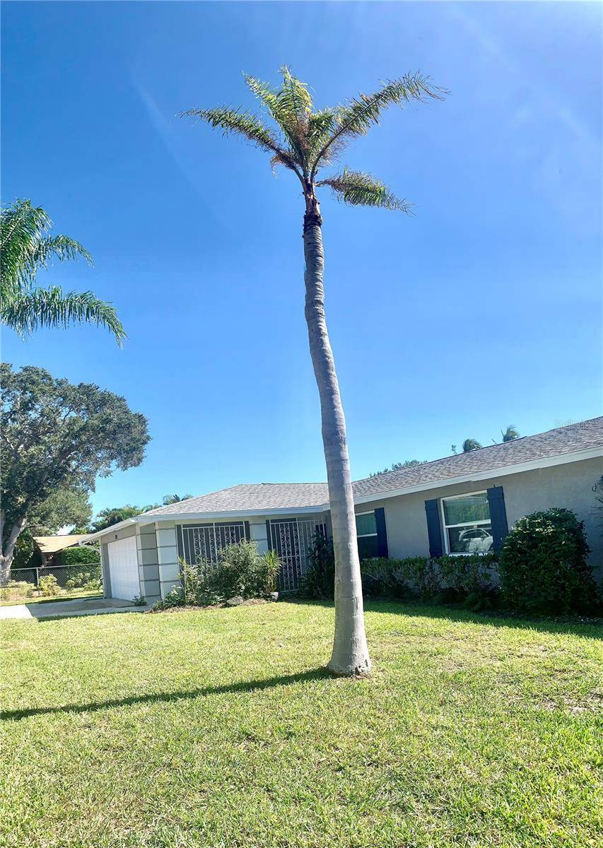 1714 MEADOWOOD ST, Sarasota, FL 34231
