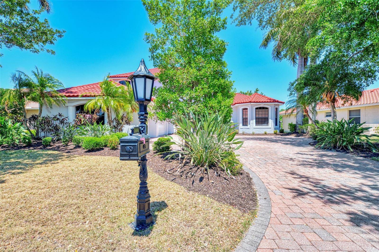 5684 EASTWIND DR, Sarasota, FL 34233
