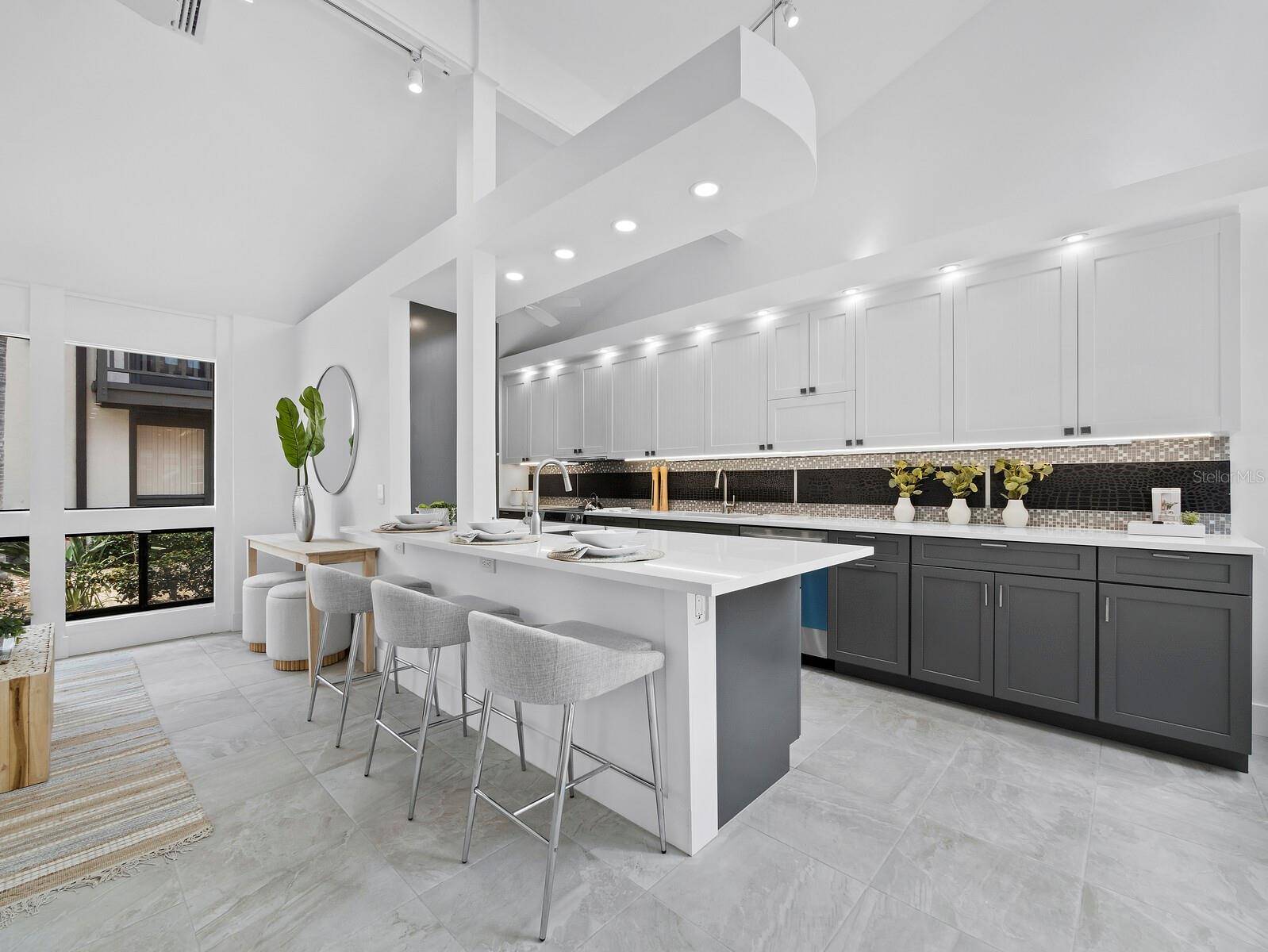 800 S BLVD OF THE PRESIDENTS #19, Sarasota, FL 34236