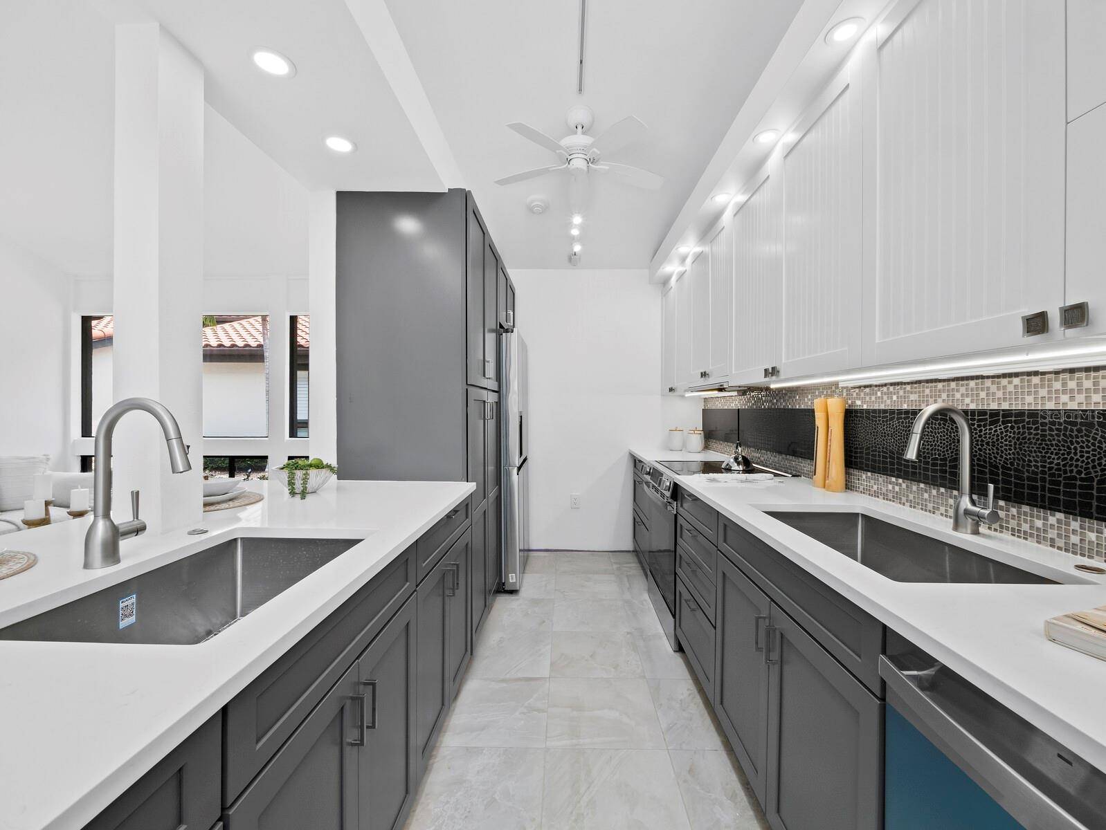 800 S BLVD OF THE PRESIDENTS #19, Sarasota, FL 34236