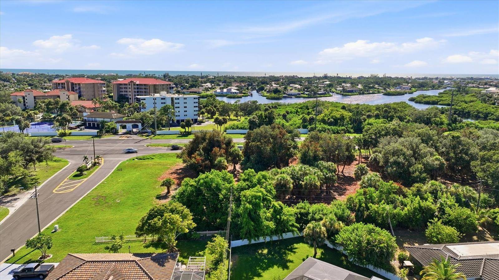 2099 S TAMIAMI TRL, Osprey, FL 34229