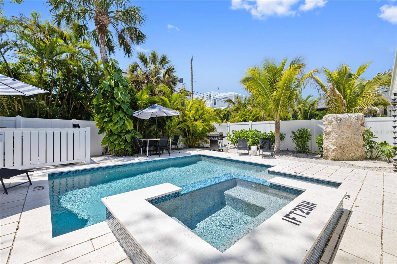 3014 GULF DR, Holmes Beach, FL 34217
