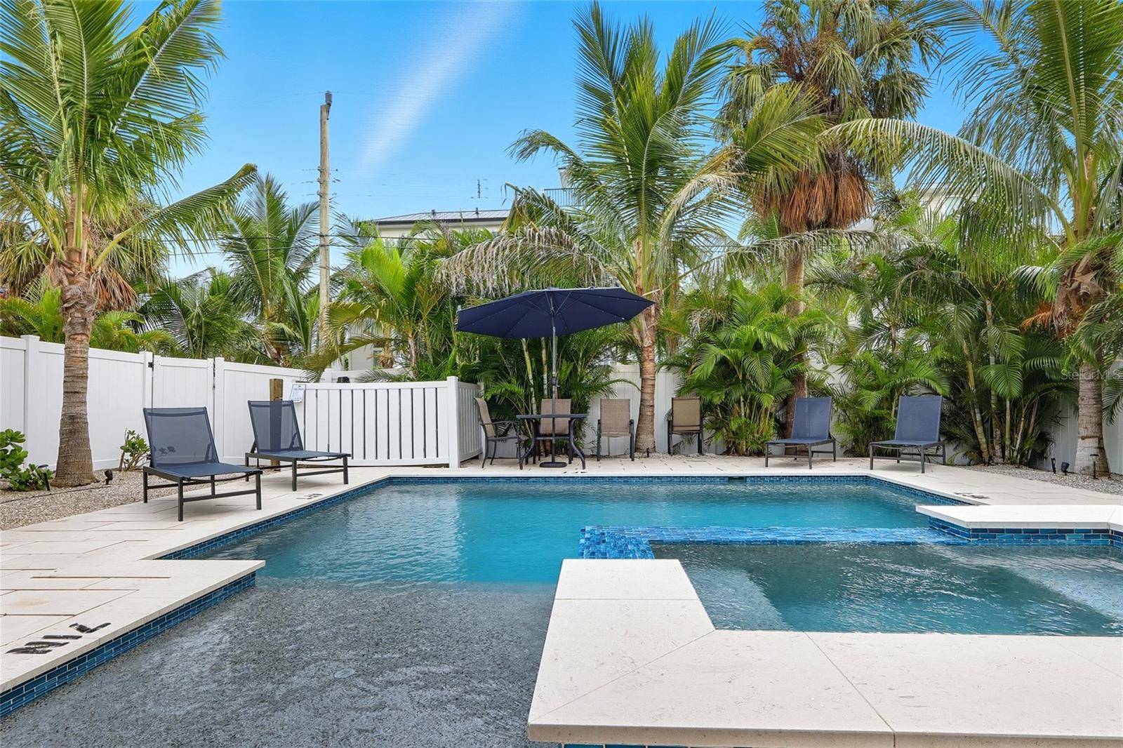 3016 GULF DR, Holmes Beach, FL 34217