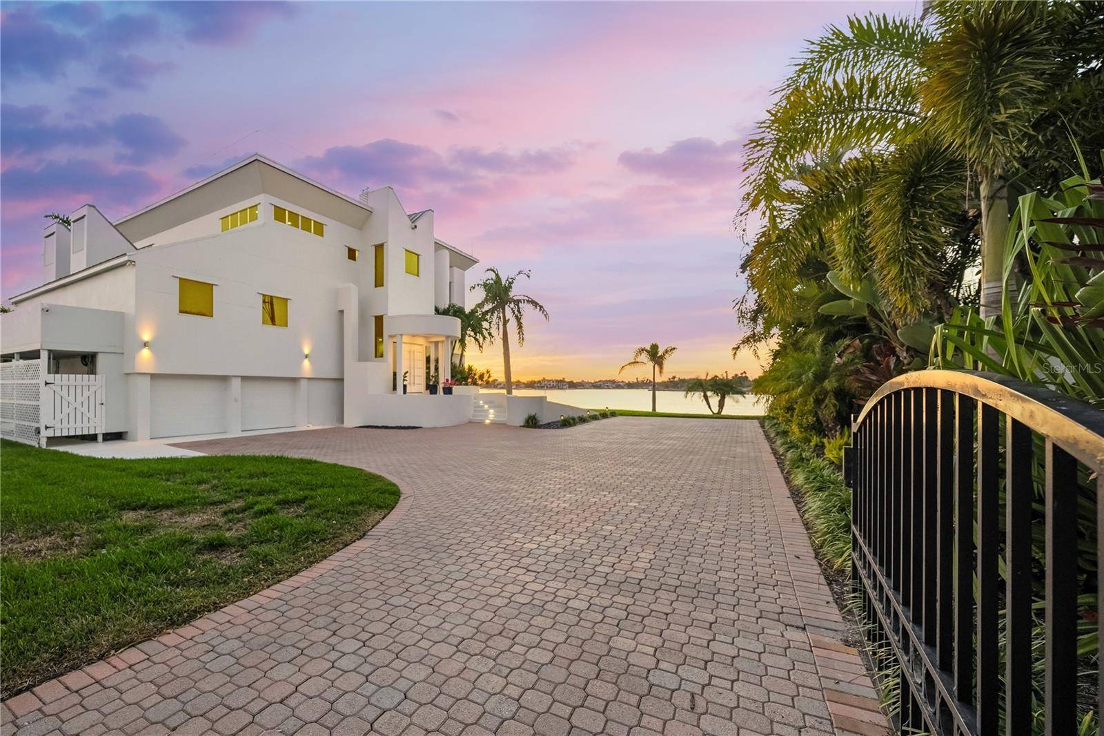 1400 SIESTA DR, Sarasota, FL 34239