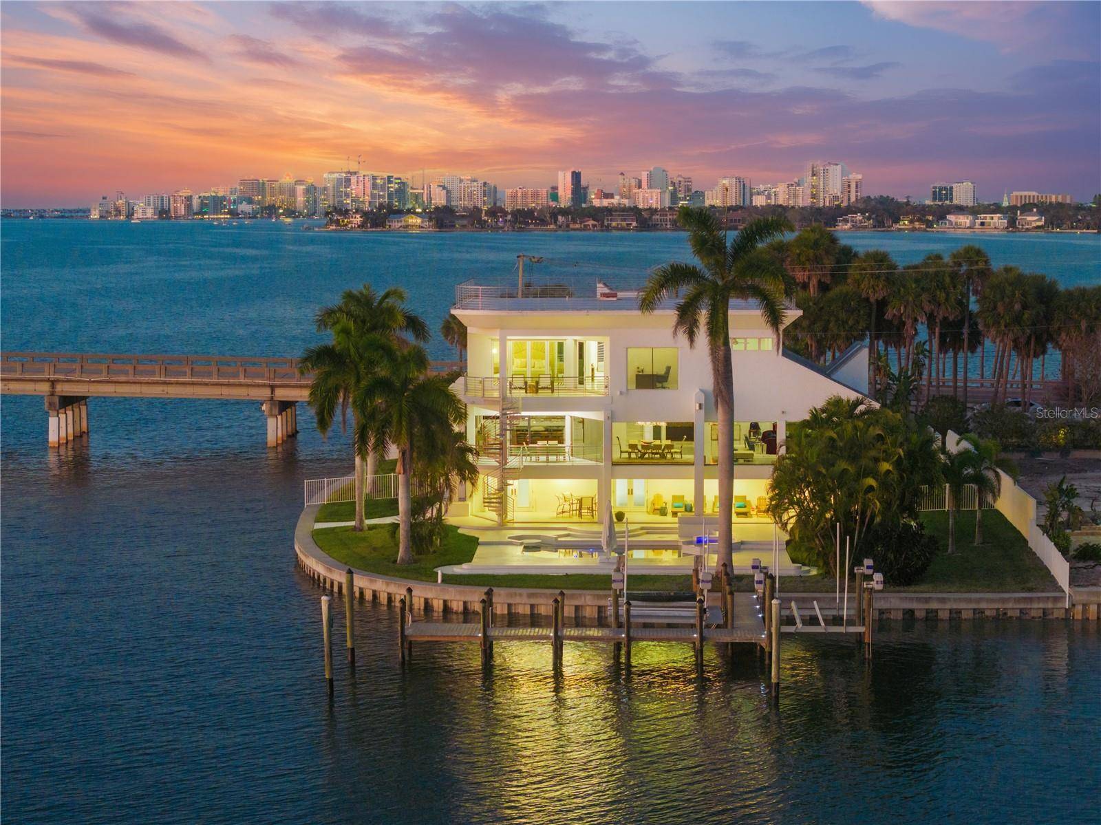 1400 SIESTA DR, Sarasota, FL 34239