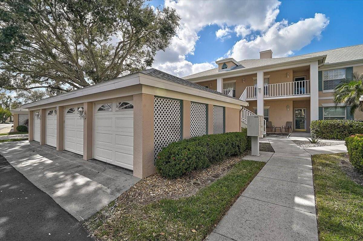 4215 CADDIE DR E #102, Bradenton, FL 34203