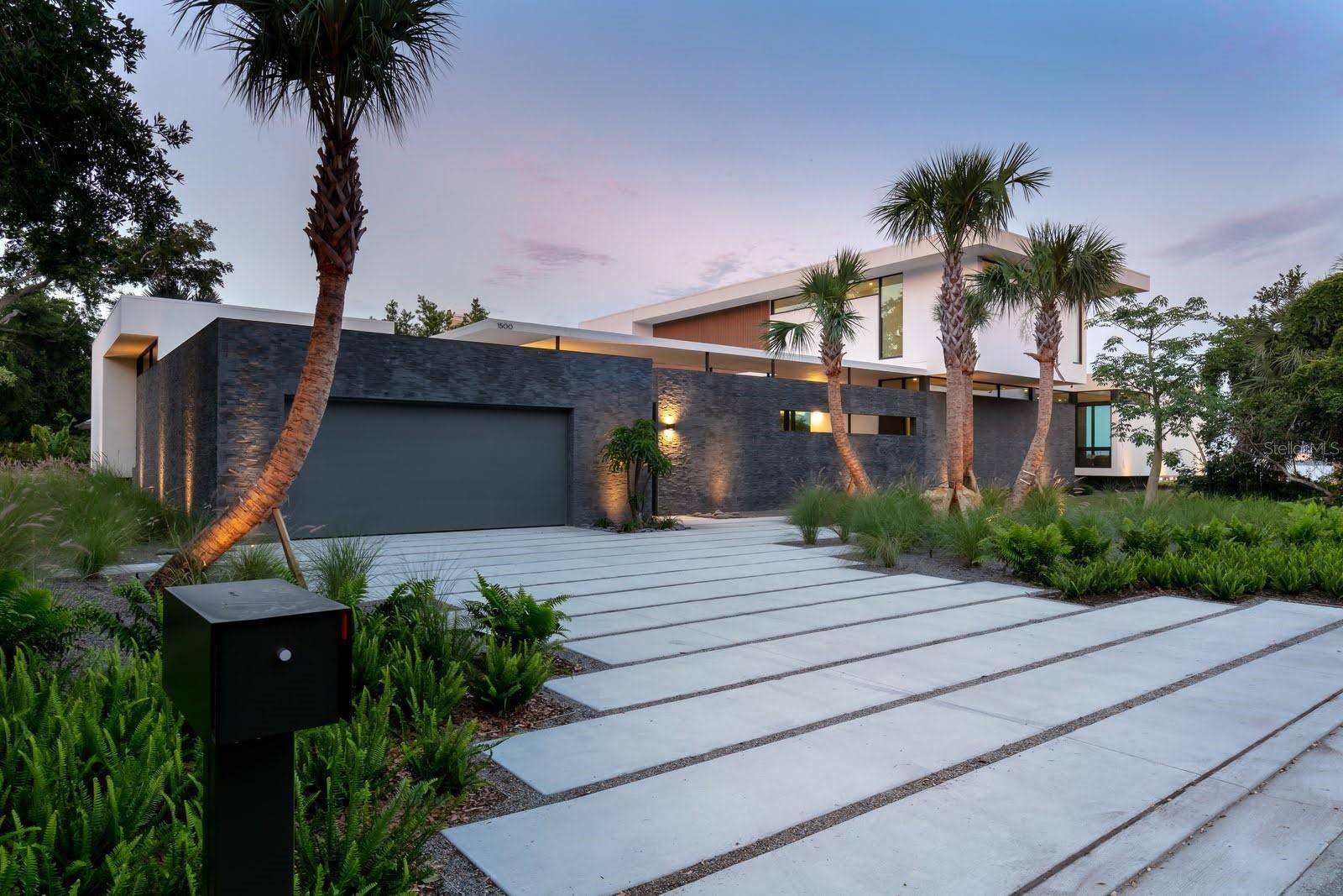 1500 BAYVIEW DR, Sarasota, FL 34239