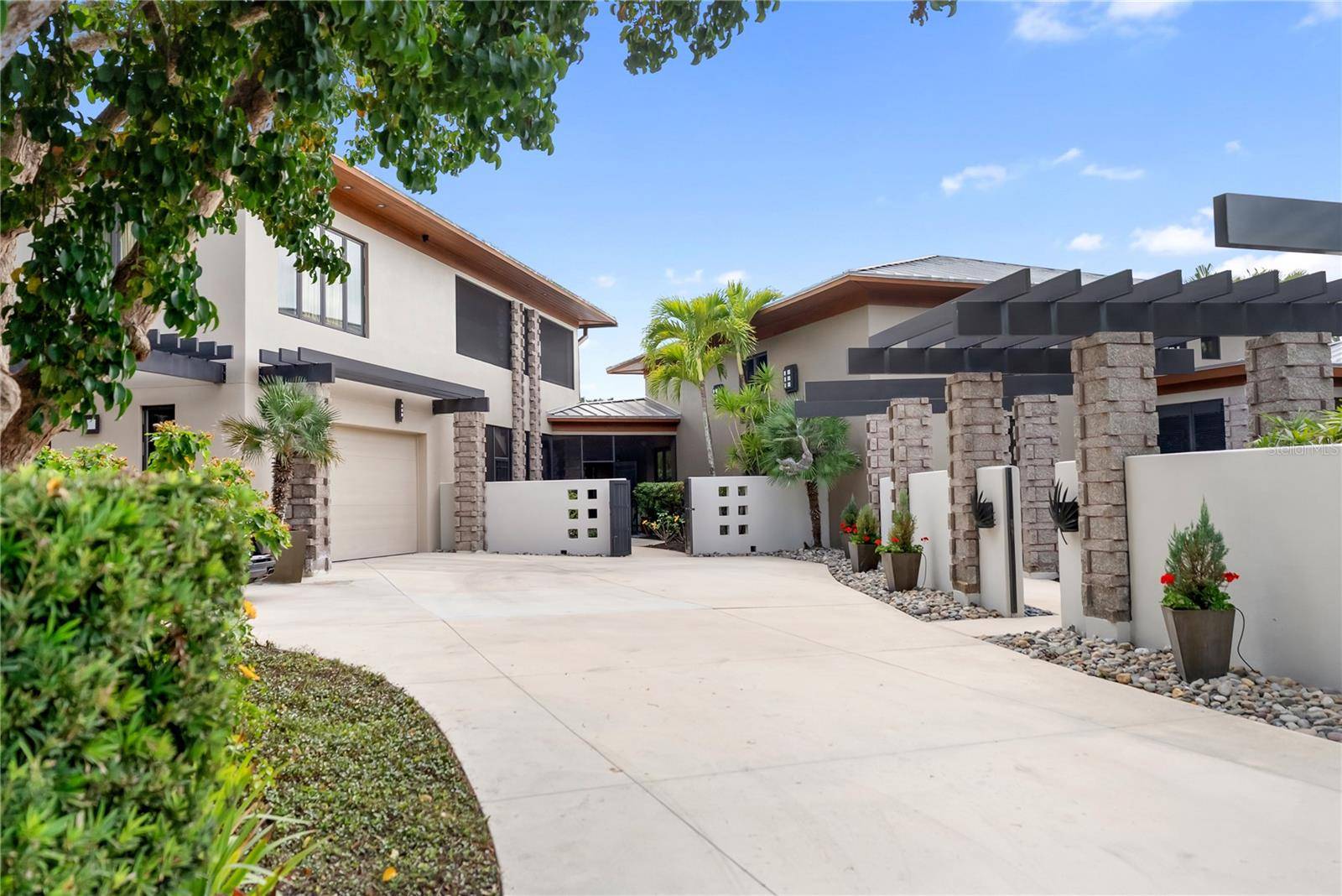 1804 N LAKE SHORE DR, Sarasota, FL 34231