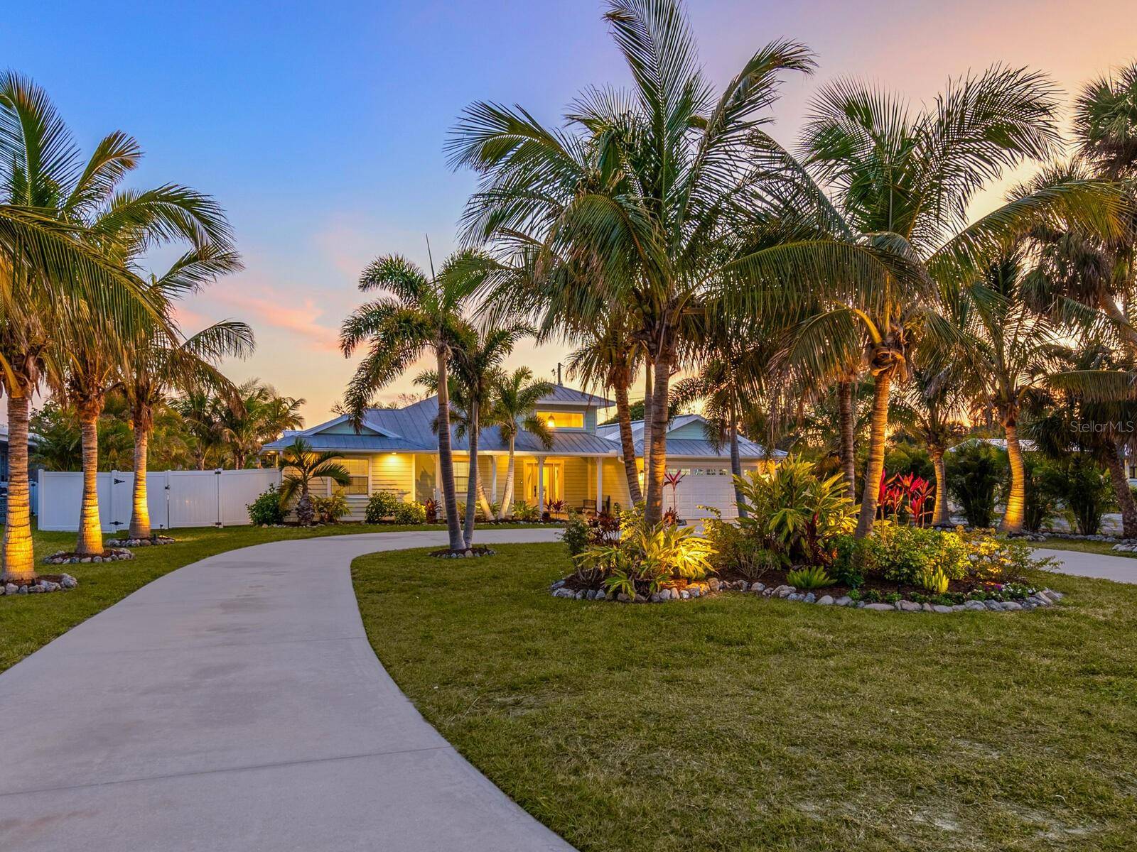 221 LYCHEE RD, Nokomis, FL 34275