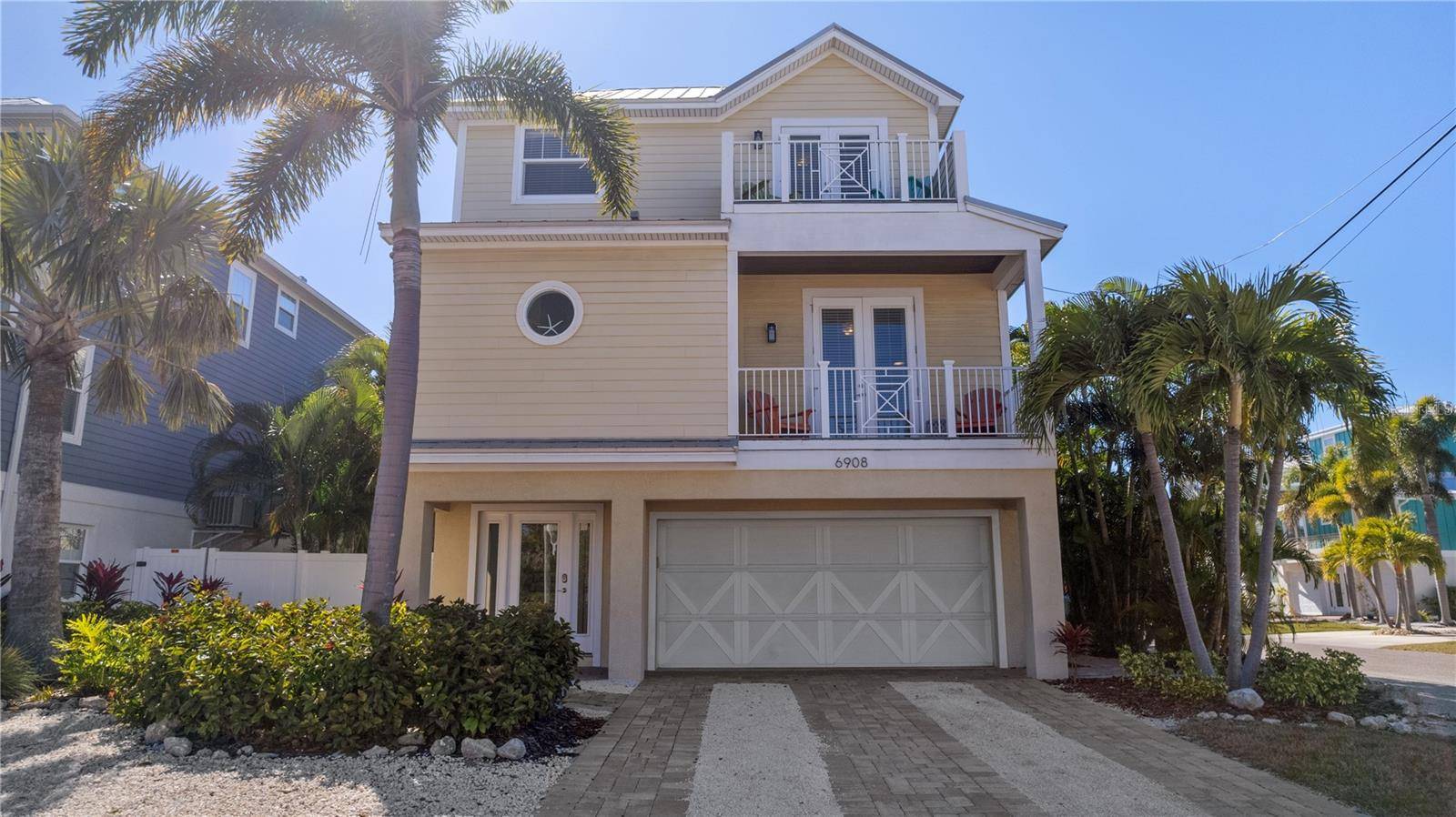 6908 HOLMES BLVD, Holmes Beach, FL 34217