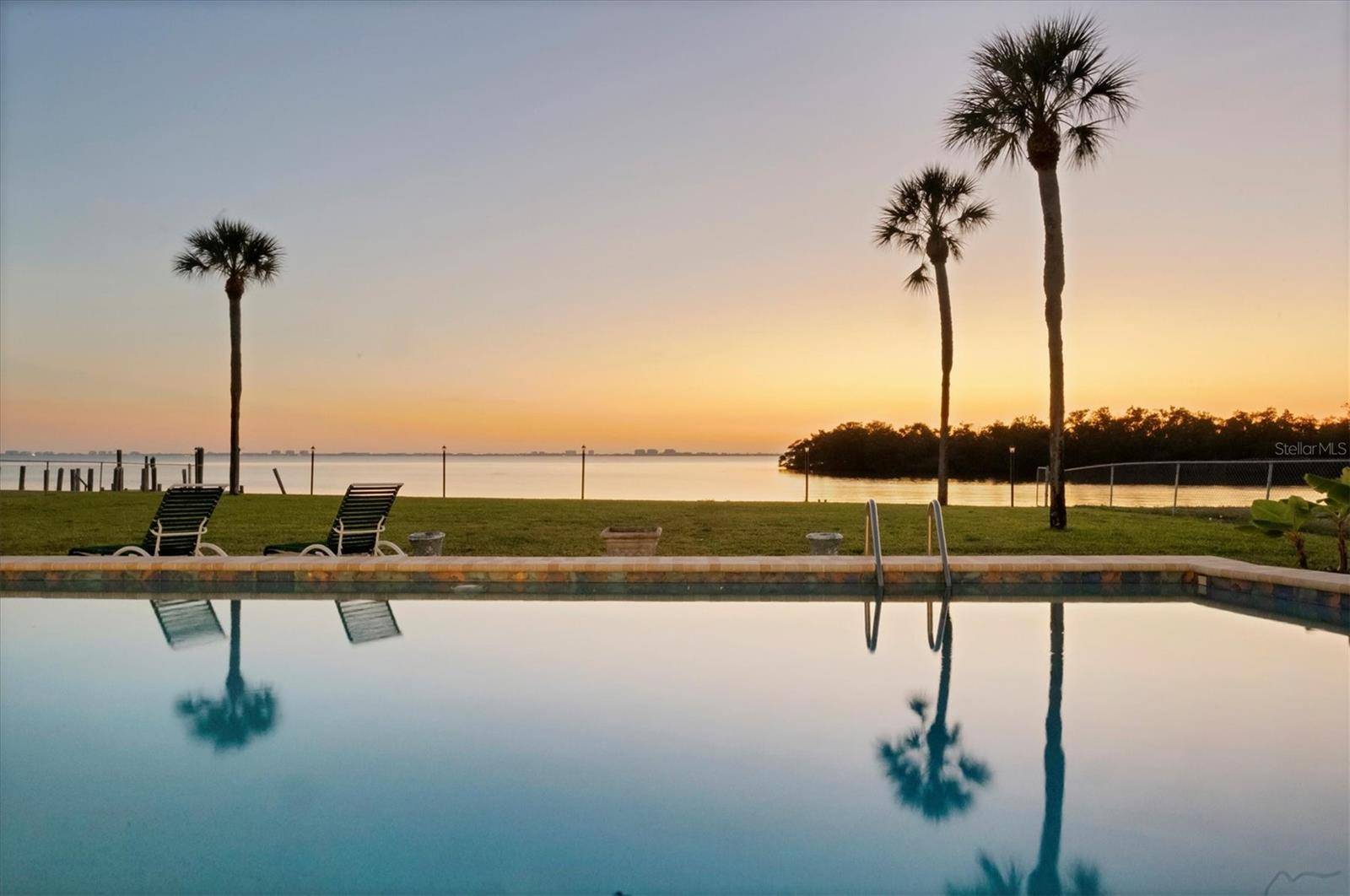 7318 WESTMORELAND DR, Sarasota, FL 34243