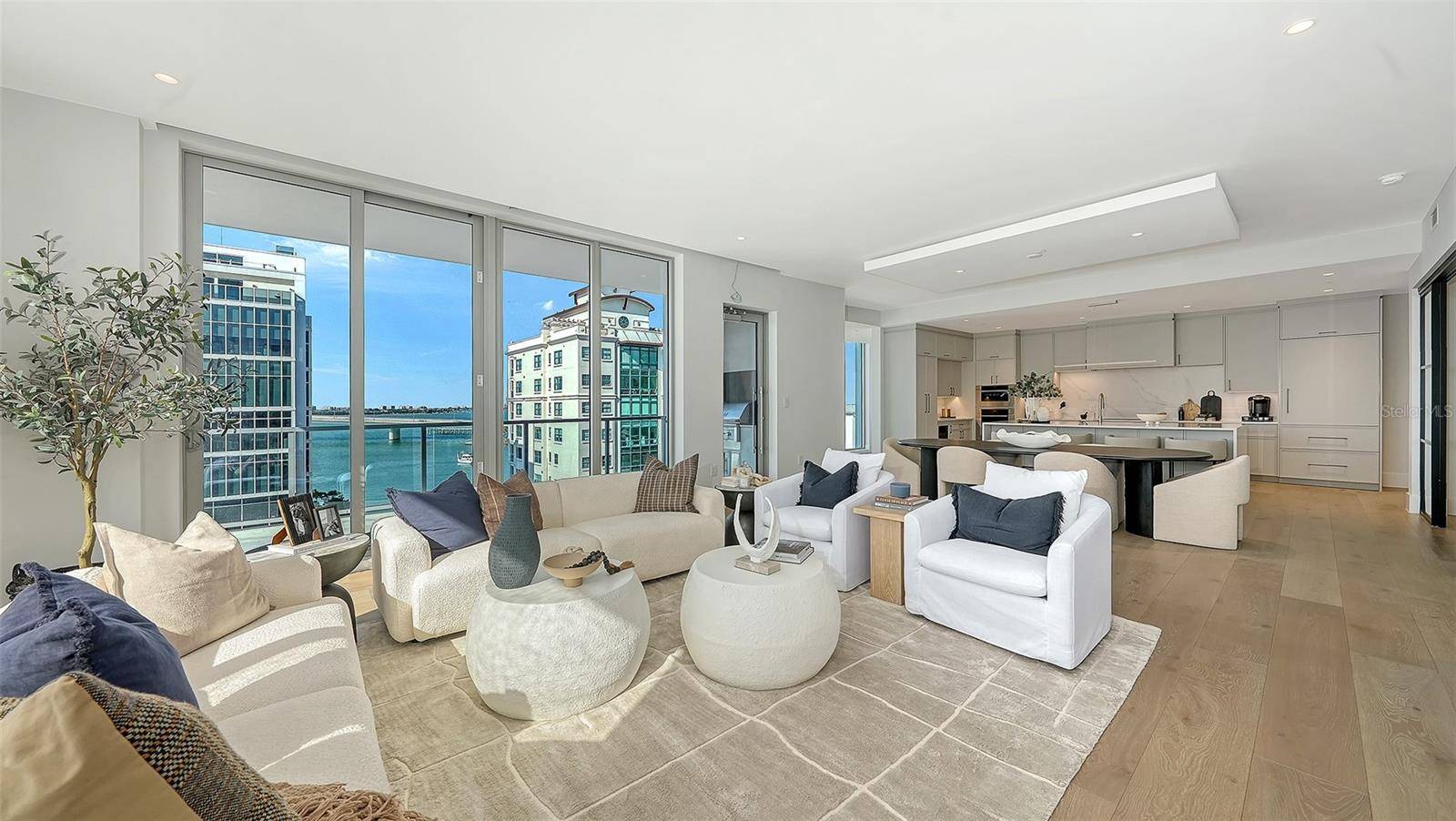 253 GOLDEN GATE POINT #703, Sarasota, FL 34236