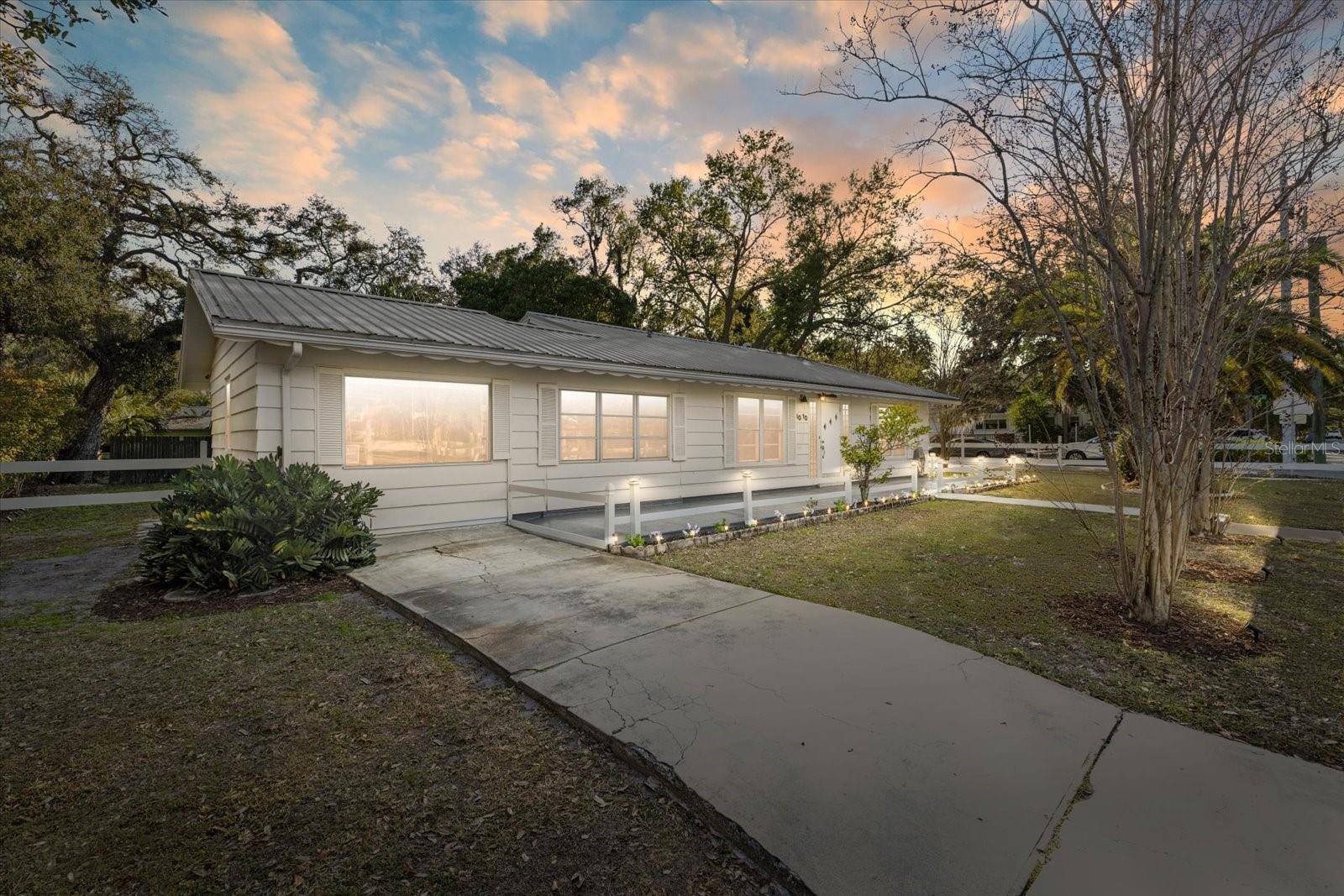 1010 INDIAN BEACH DRIVE DR, Sarasota, FL 34234
