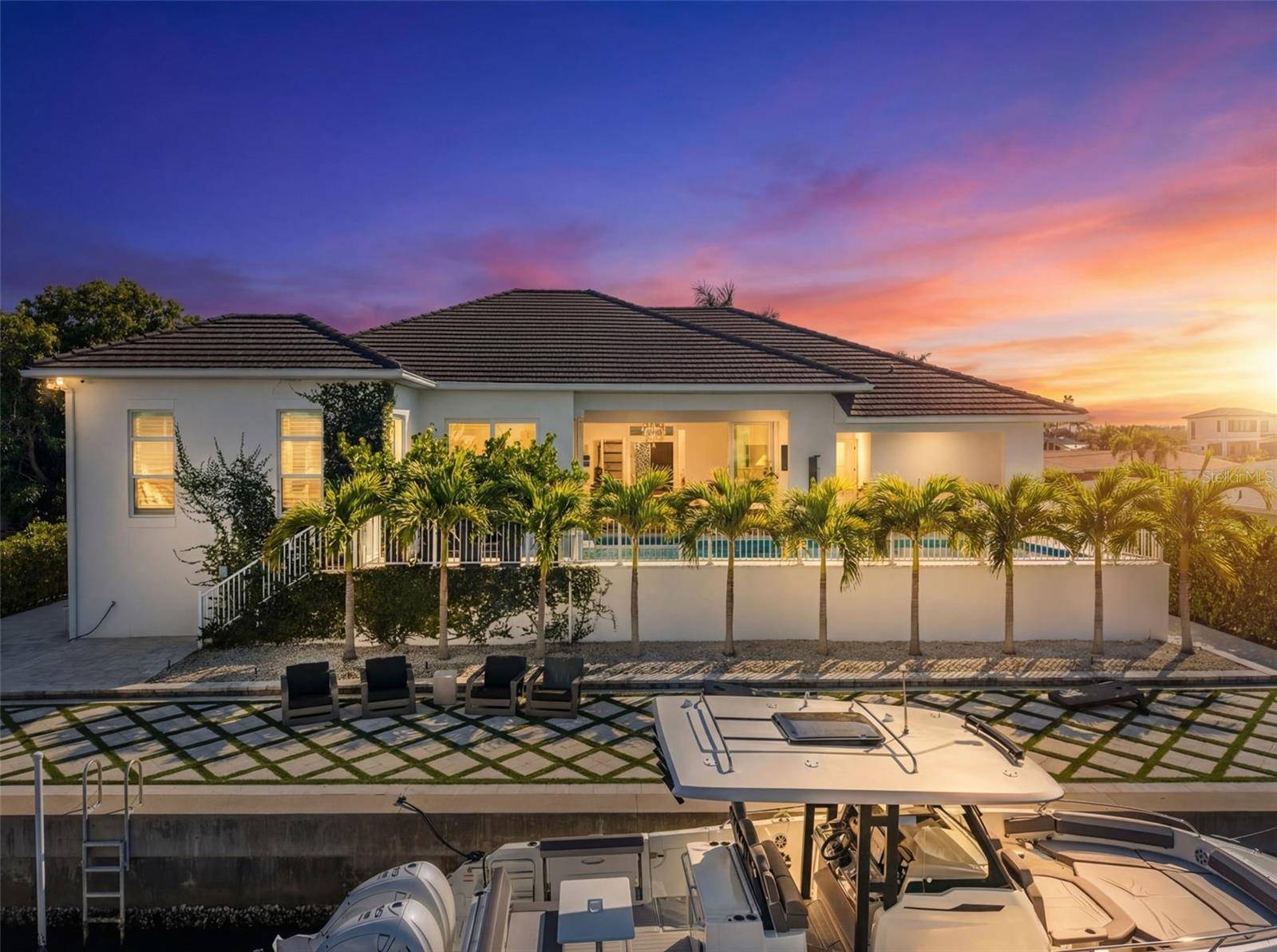 1643 STANFORD LN, Sarasota, FL 34231