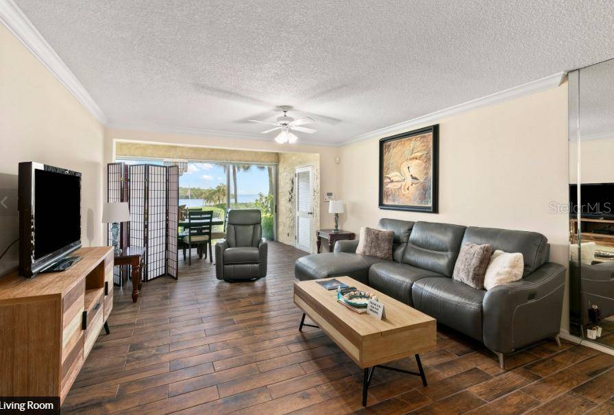 605 SUTTON PL #102, Longboat Key, FL 34228