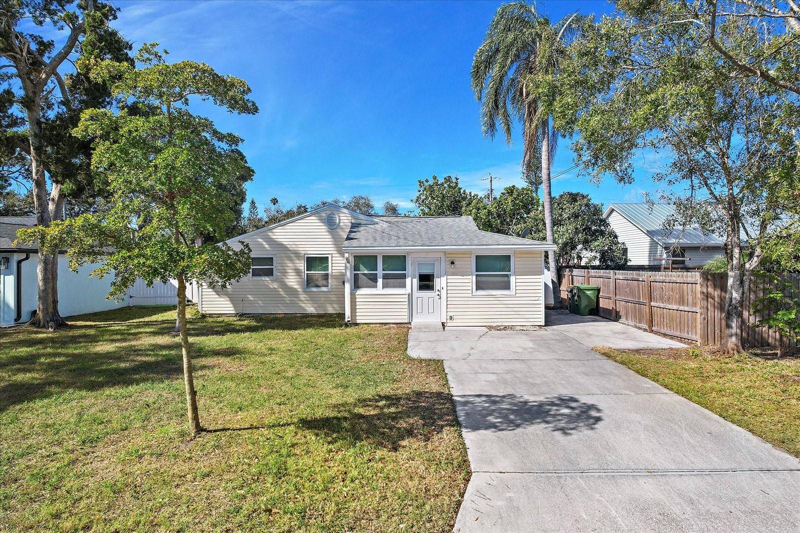 1220 S BRINK AVE, Sarasota, FL 34239