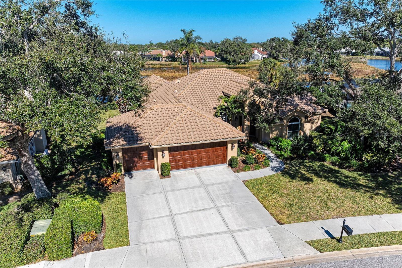 8383 CYPRESS HOLLOW DR, Sarasota, FL 34238