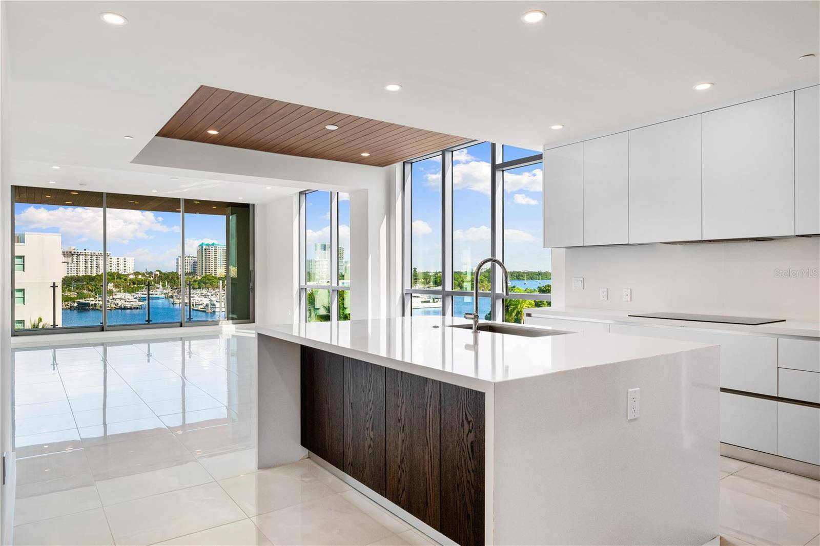 111 GOLDEN GATE #403, Sarasota, FL 34236