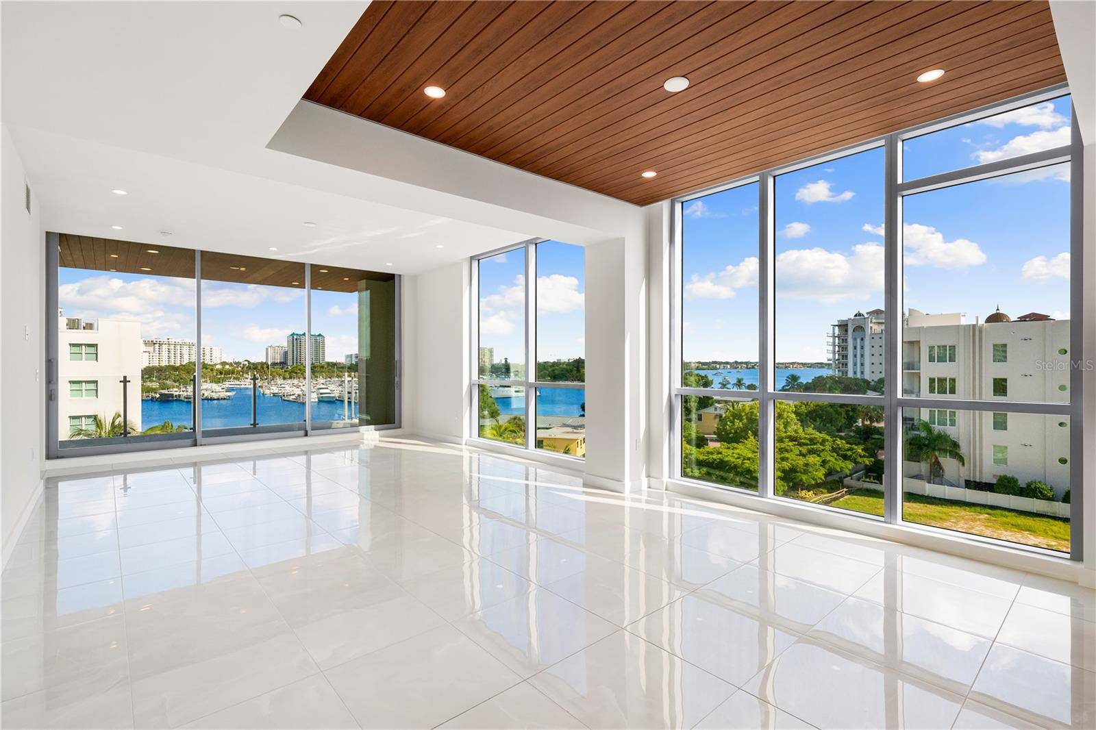 111 GOLDEN GATE #403, Sarasota, FL 34236
