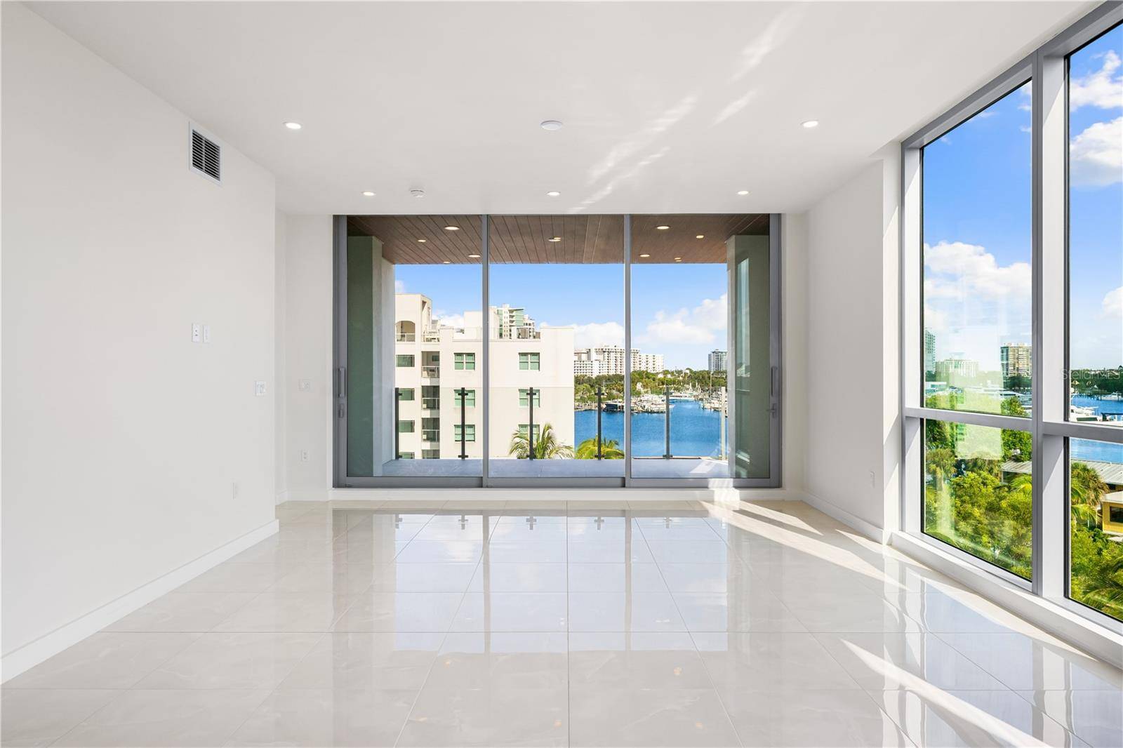 111 GOLDEN GATE #403, Sarasota, FL 34236