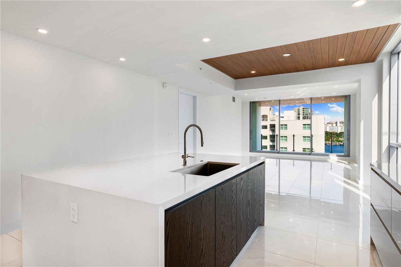 111 GOLDEN GATE #403, Sarasota, FL 34236