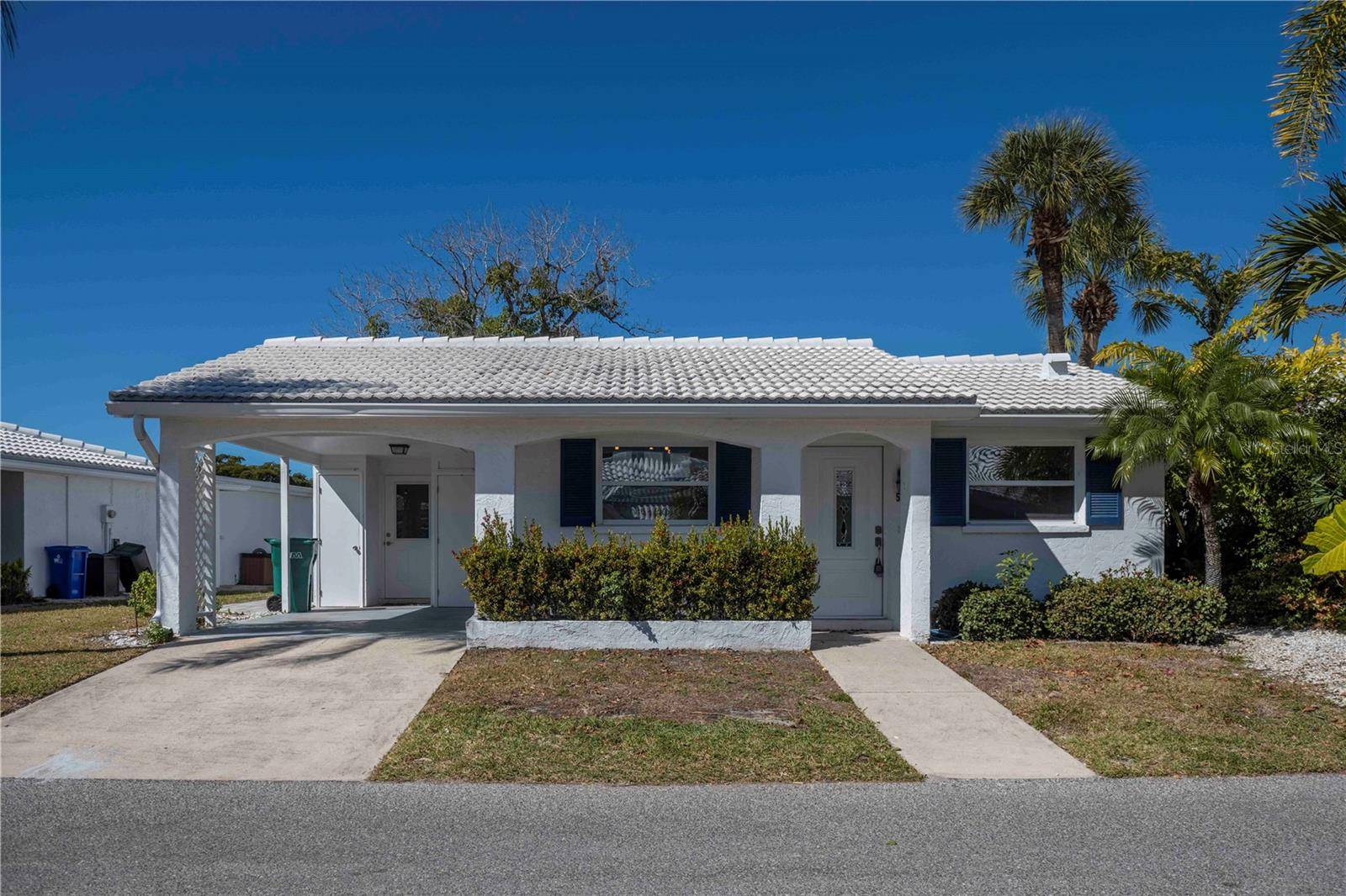 563 SPANISH DR S, Longboat Key, FL 34228