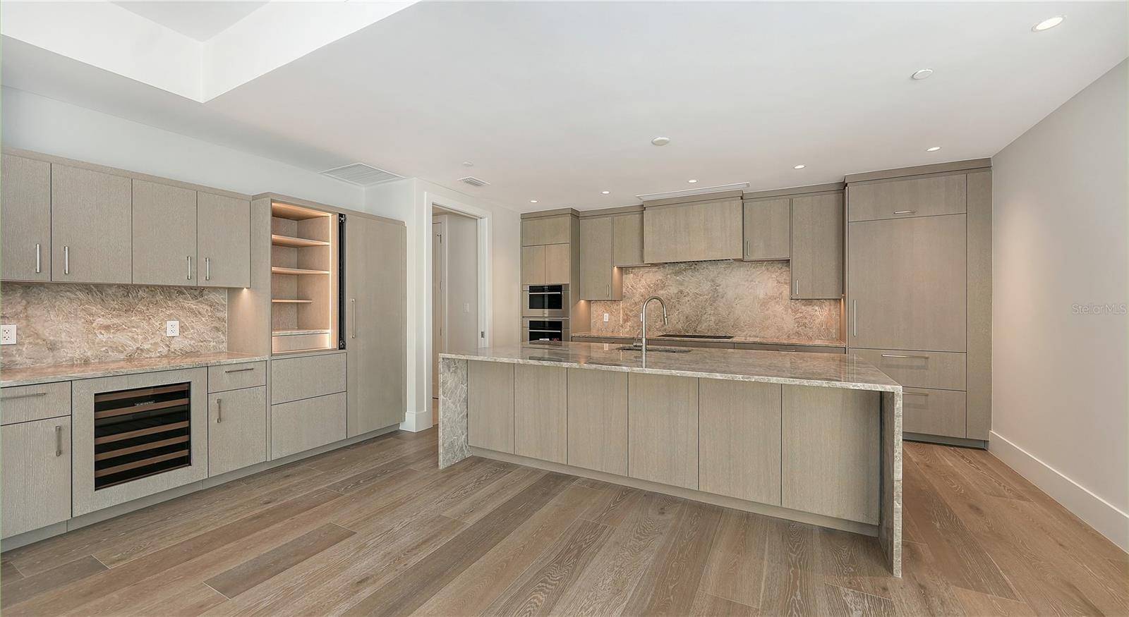 223 GOLDEN GATE PT #302, Sarasota, FL 34236