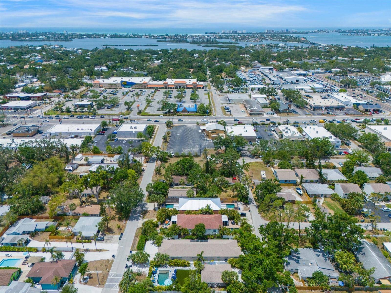 2051 ROSELAWN ST, Sarasota, FL 34231