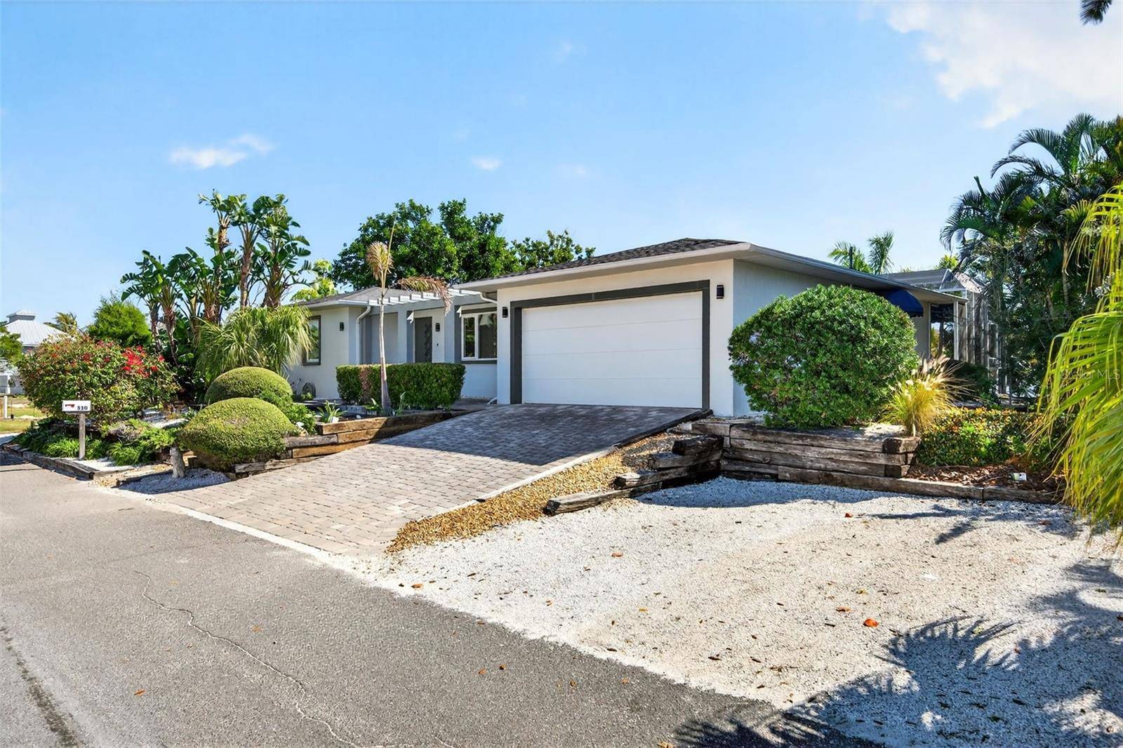 550 DE NARVAEZ DR, Longboat Key, FL 34228